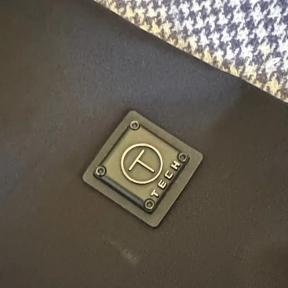 Tumi Tech Men's Blank Performance Jacket - Picture 3 of 10